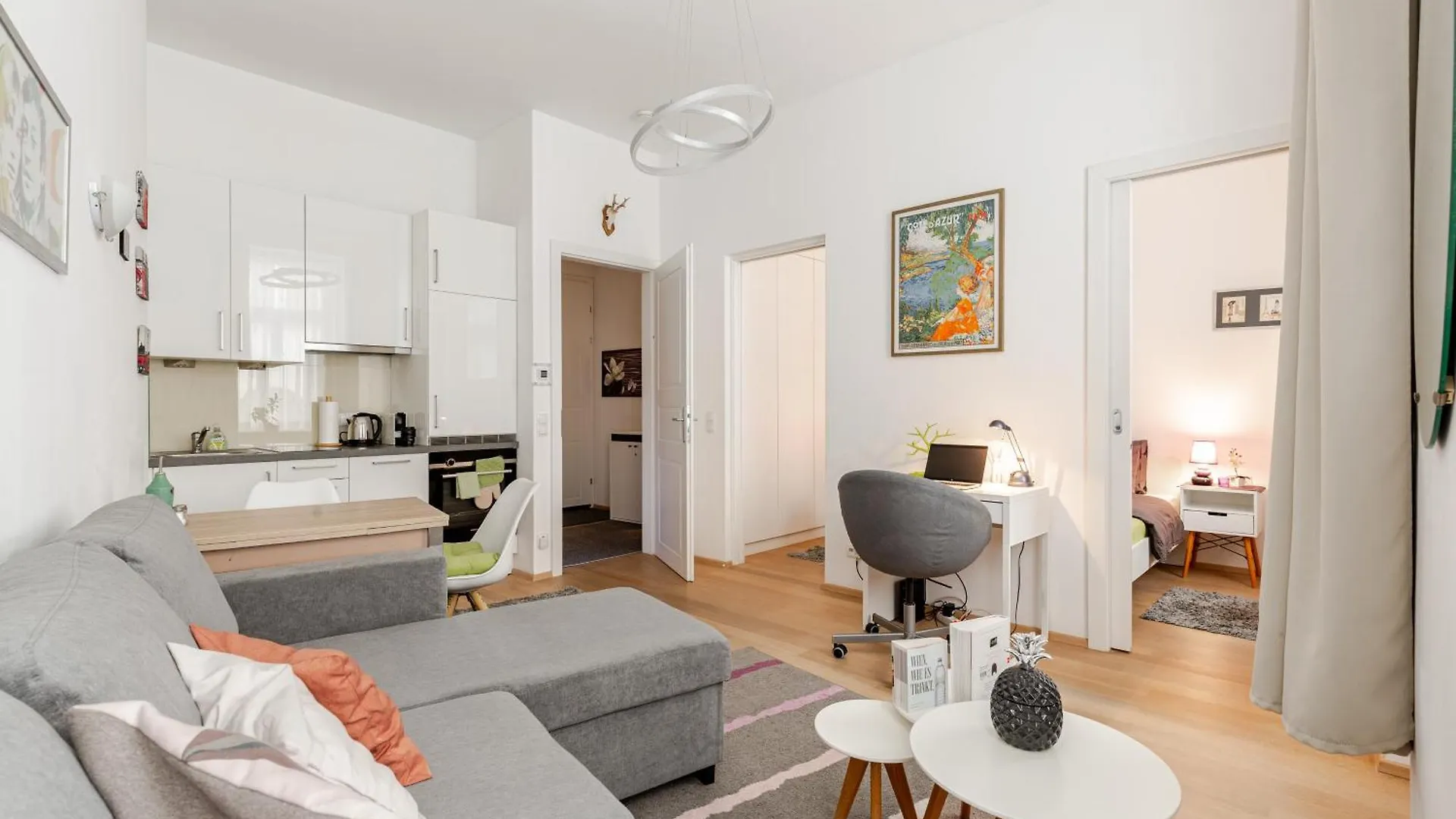 Chic Parisienne A Vienne - French Flair In The Heart Of Vienna Apartment