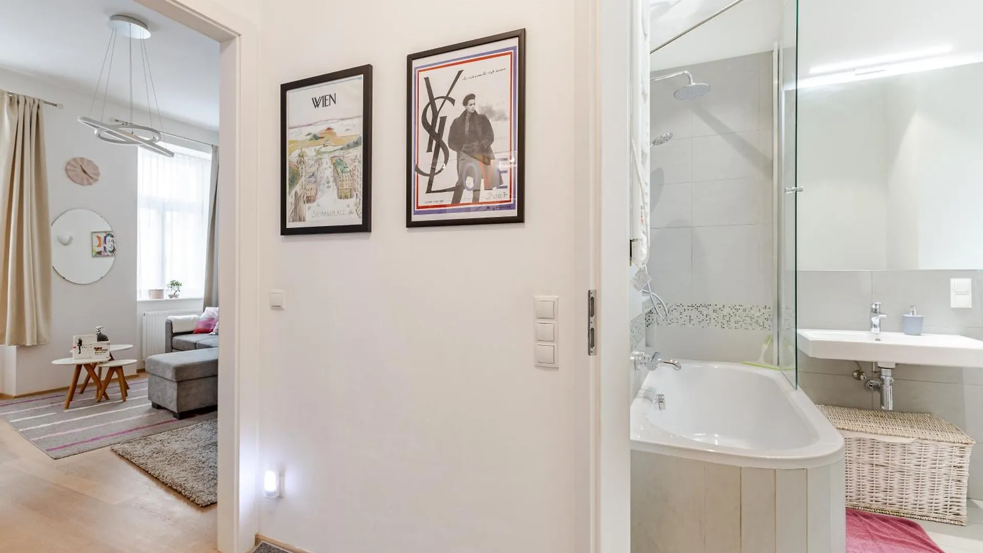 Chic Parisienne A Vienne - French Flair In The Heart Of Vienna Apartment Austria