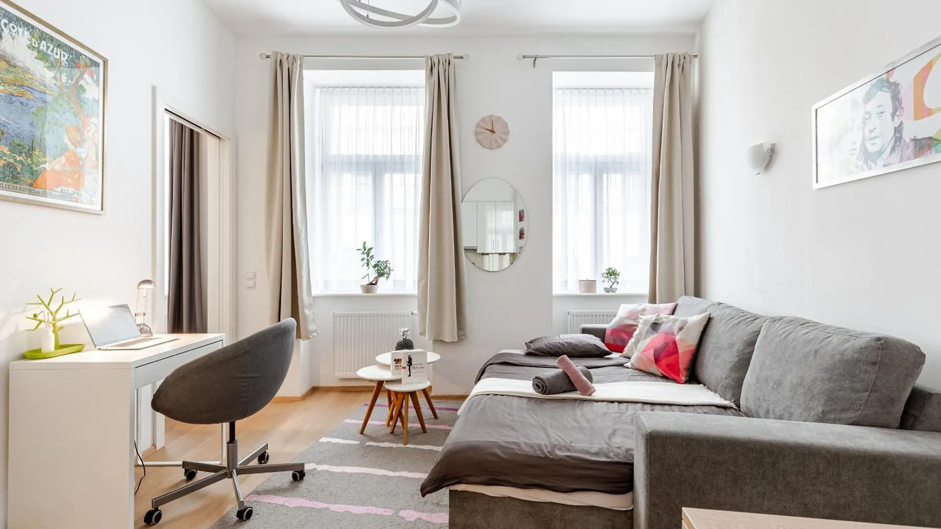 Chic Parisienne A Vienne - French Flair In The Heart Of Vienna Apartment Austria