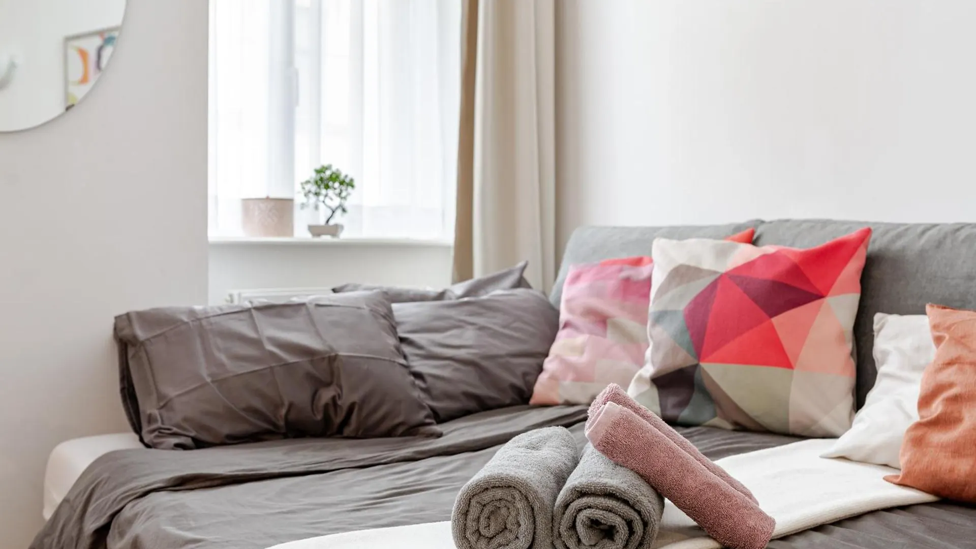 Chic Parisienne A Vienne - French Flair In The Heart Of Vienna Apartment