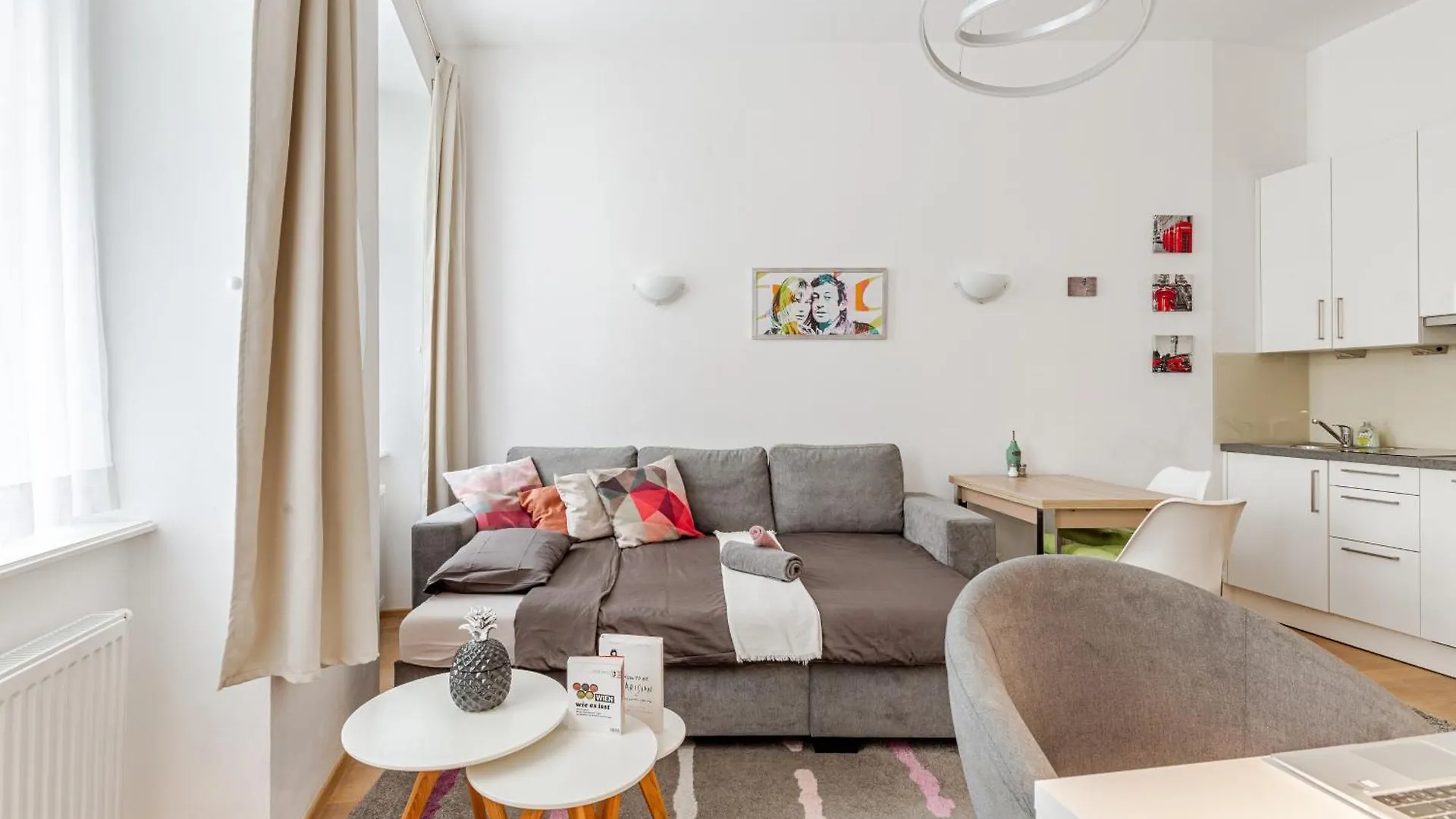 Chic Parisienne A Vienne - French Flair In The Heart Of Vienna Apartment